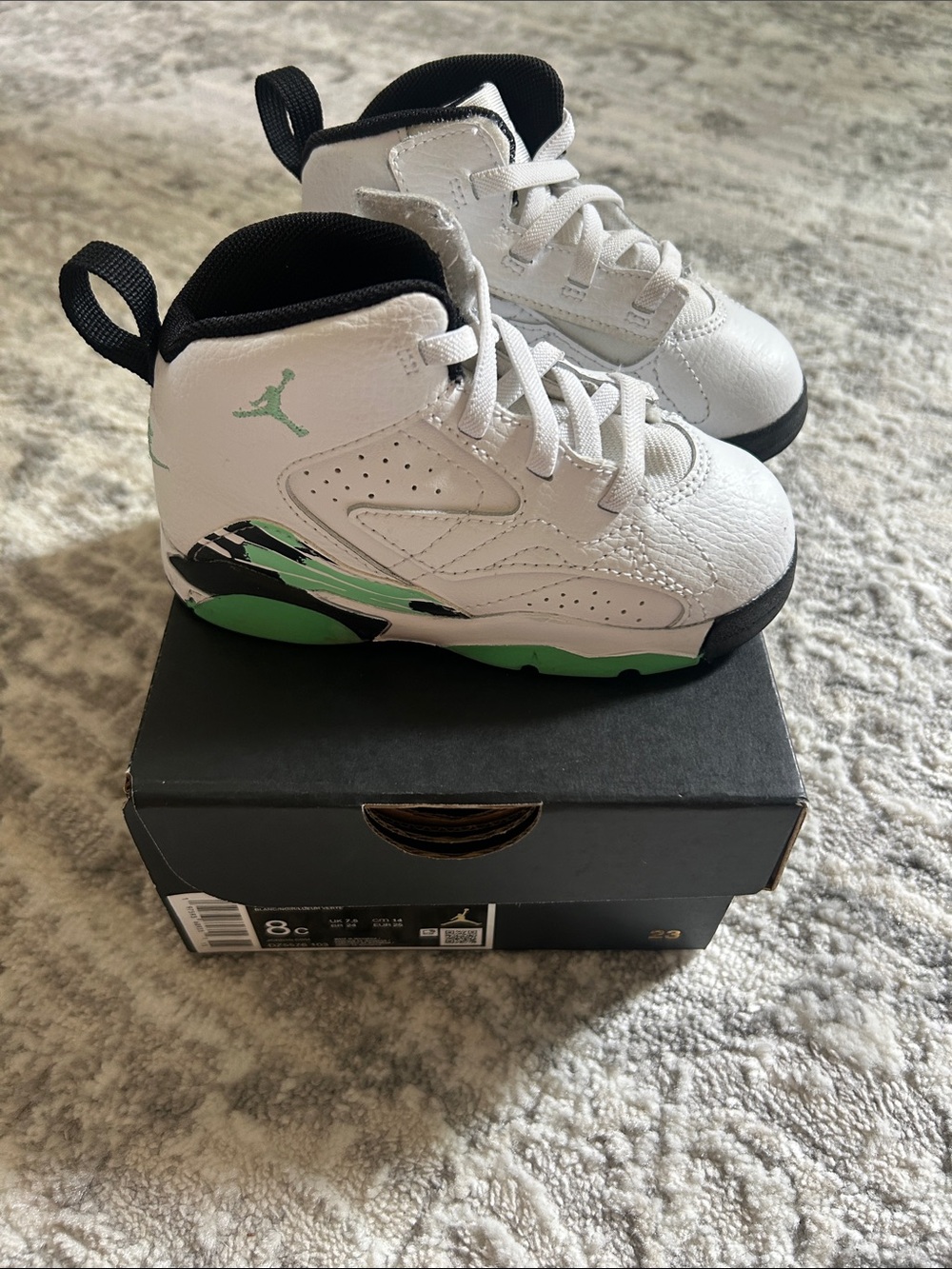 Like new with box Nike Jordan MVP Toddler shoes size 8C